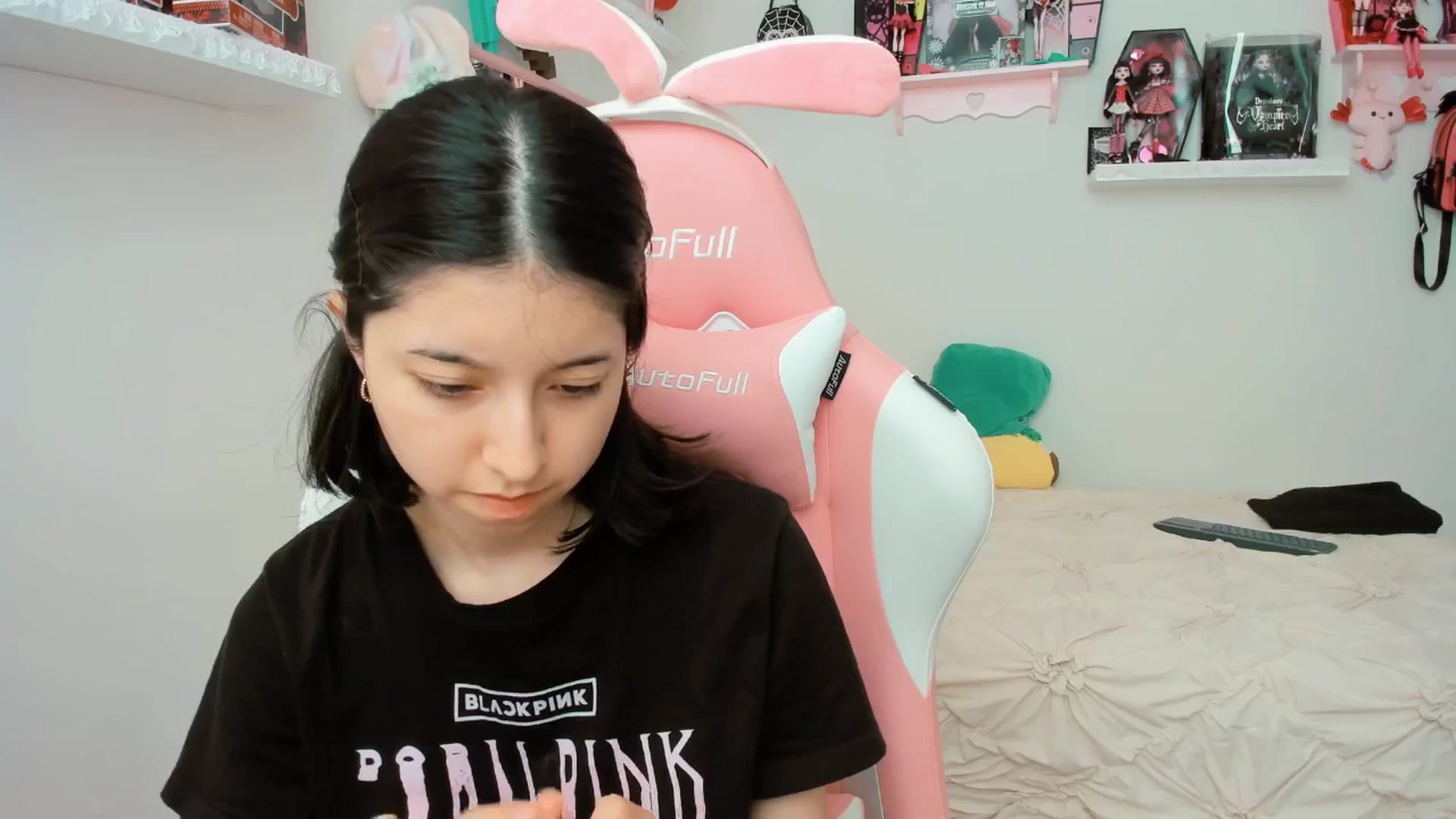 Gallery image thumbnail from Cherrycute666's myfreecams stream on, 03/13/2025, 23:51 image 6 of 20