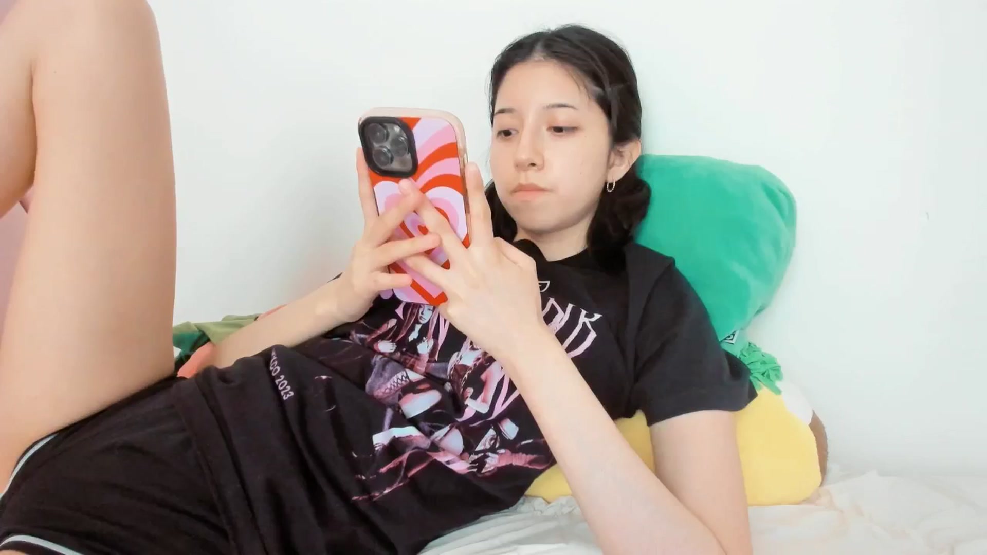 Gallery image thumbnail from Cherrycute666's myfreecams stream on, 03/13/2025, 23:51 image 17 of 20