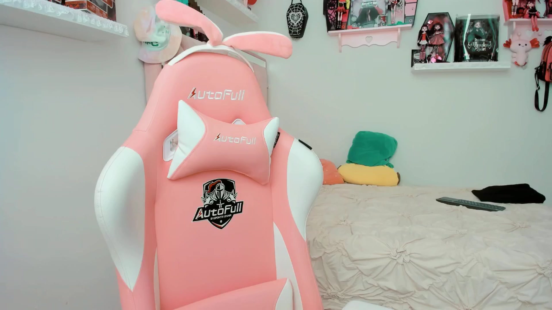 Gallery image thumbnail from Cherrycute666's myfreecams stream on, 03/13/2025, 23:51 image 5 of 20