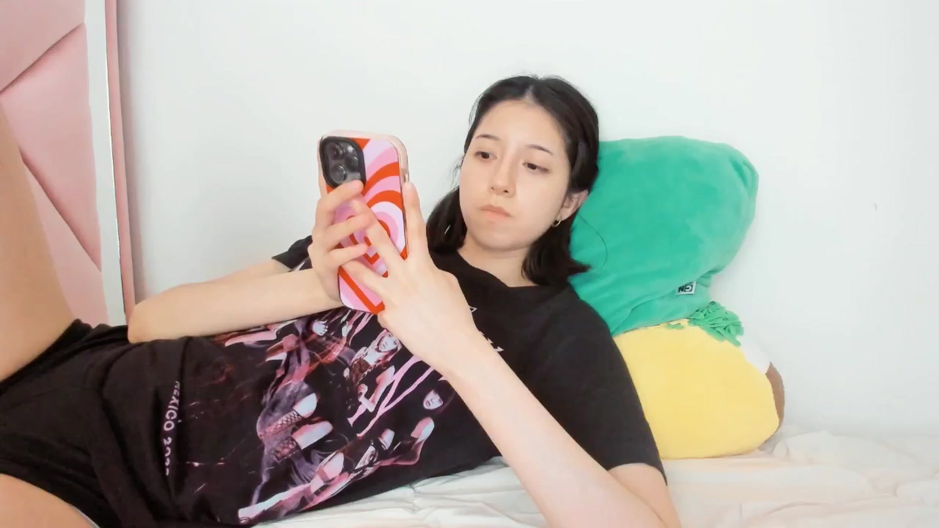 Gallery image thumbnail from Cherrycute666's myfreecams stream on, 03/13/2025, 23:51 image 19 of 20