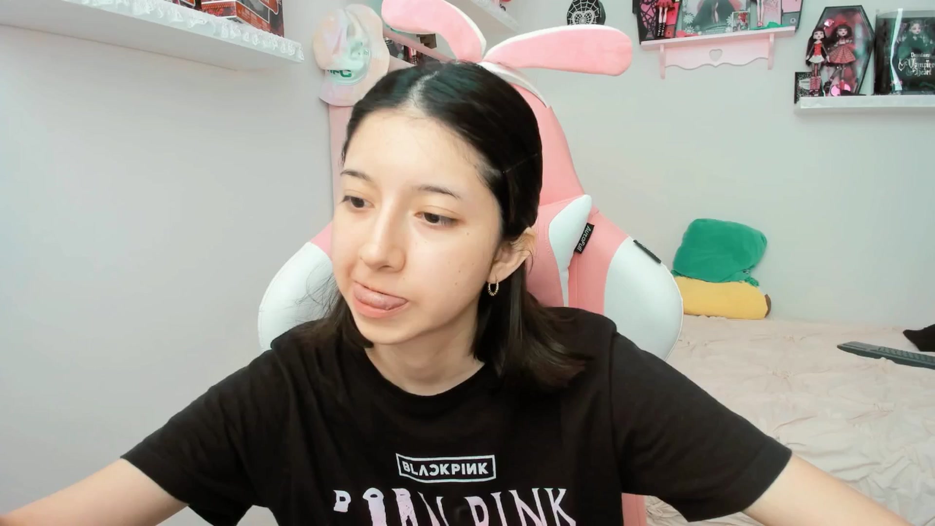 Gallery image thumbnail from Cherrycute666's myfreecams stream on, 03/13/2025, 23:51 image 2 of 20
