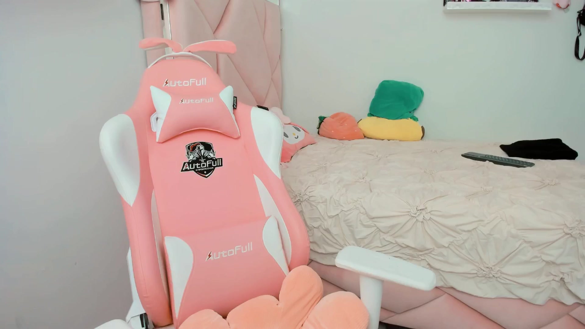Gallery image thumbnail from Cherrycute666's myfreecams stream on, 03/13/2025, 23:51 image 8 of 20