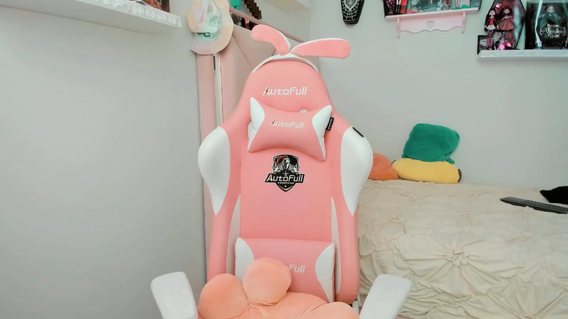 Gallery image thumbnail from Cherrycute666's myfreecams stream on, 03/13/2025, 23:51 image 16 of 20