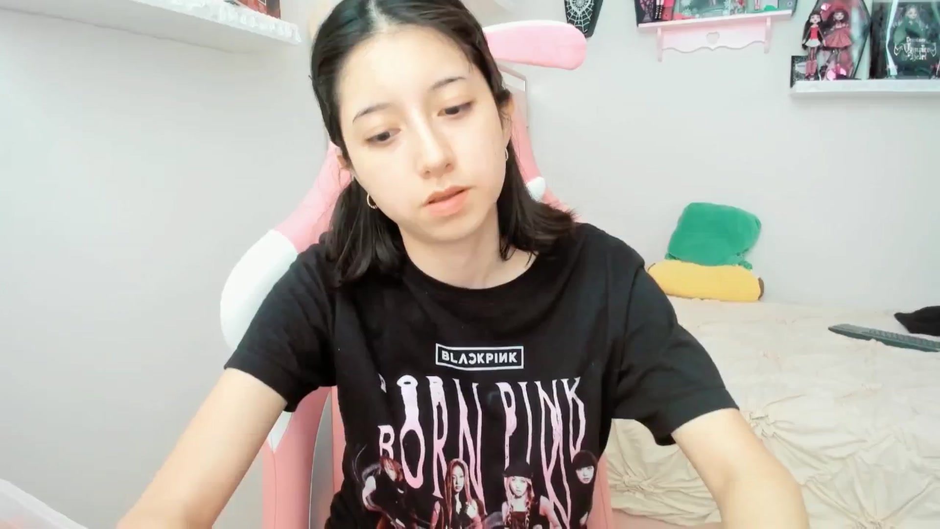 Gallery image thumbnail from Cherrycute666's myfreecams stream on, 03/13/2025, 23:51 image 15 of 20