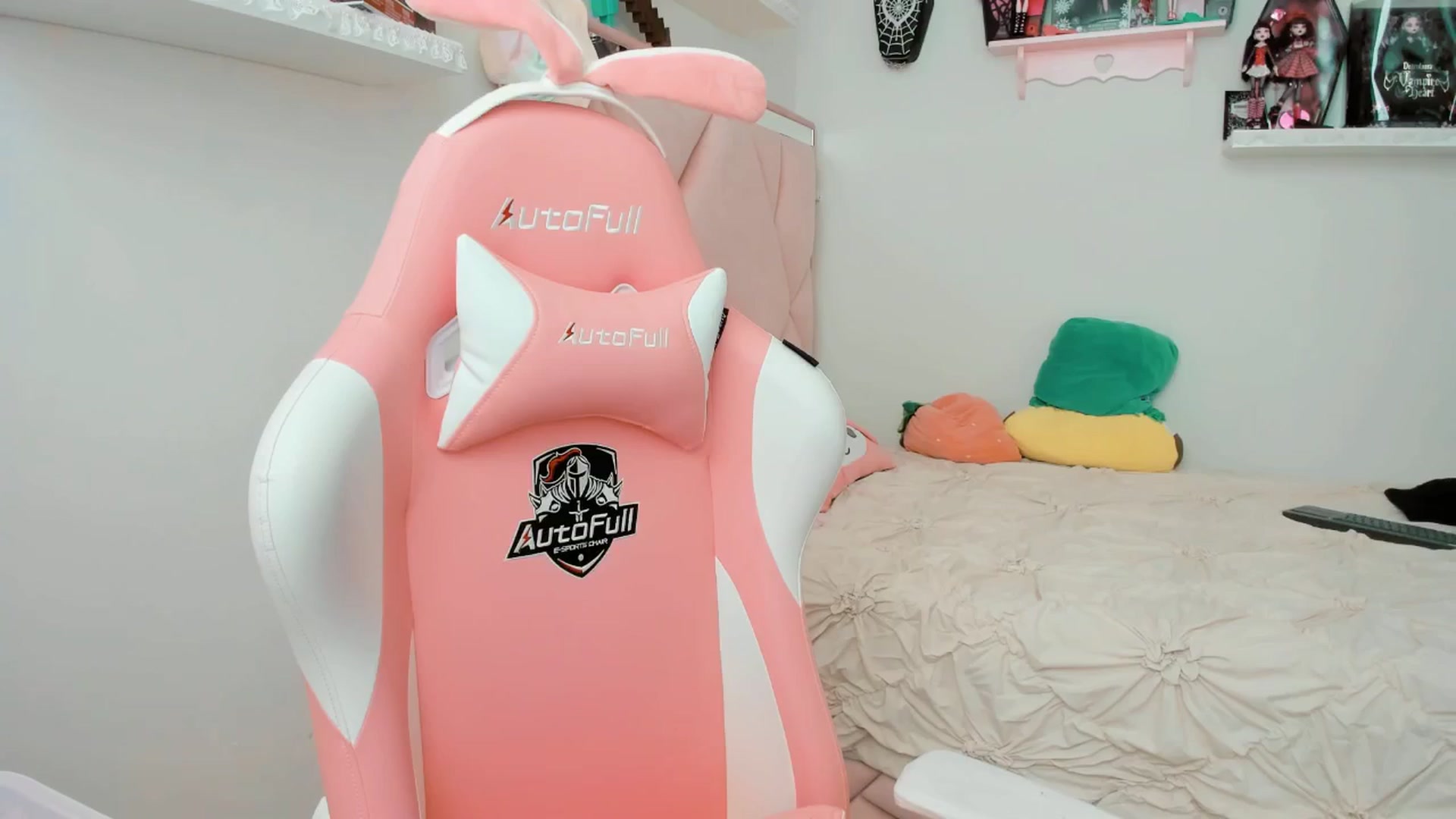 Gallery image thumbnail from Cherrycute666's myfreecams stream on, 03/13/2025, 23:51 image 13 of 20