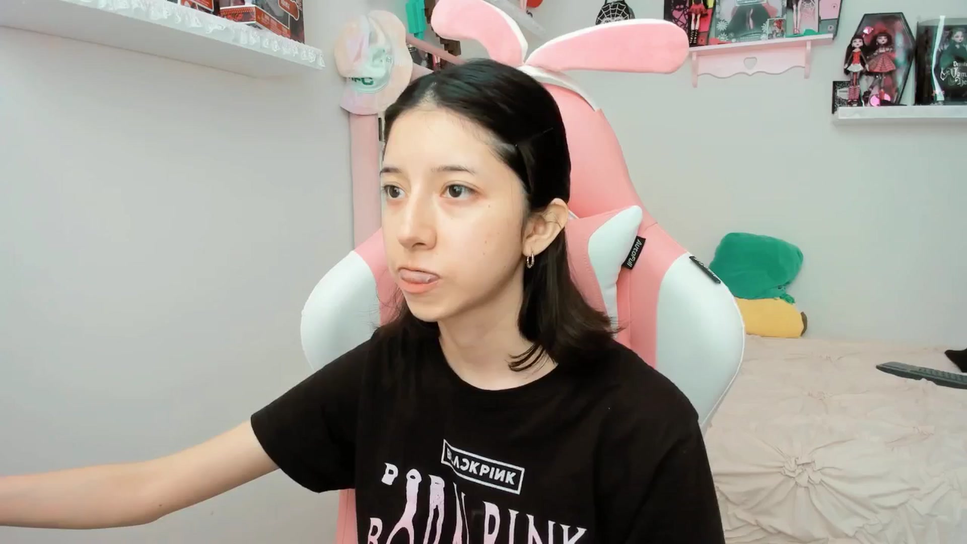 Gallery image thumbnail from Cherrycute666's myfreecams stream on, 03/13/2025, 23:51 image 3 of 20