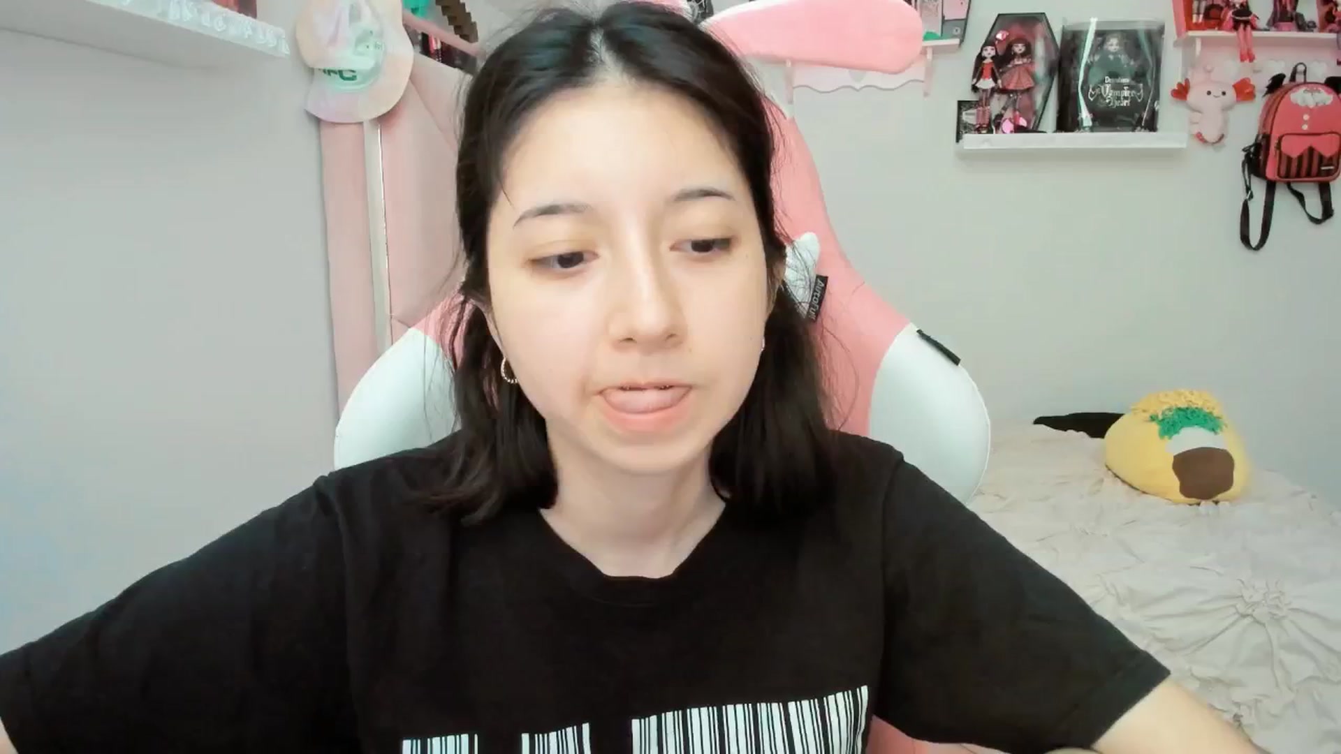 Gallery image thumbnail from Cherrycute666's myfreecams stream on, 03/14/2025, 23:48 image 19 of 20