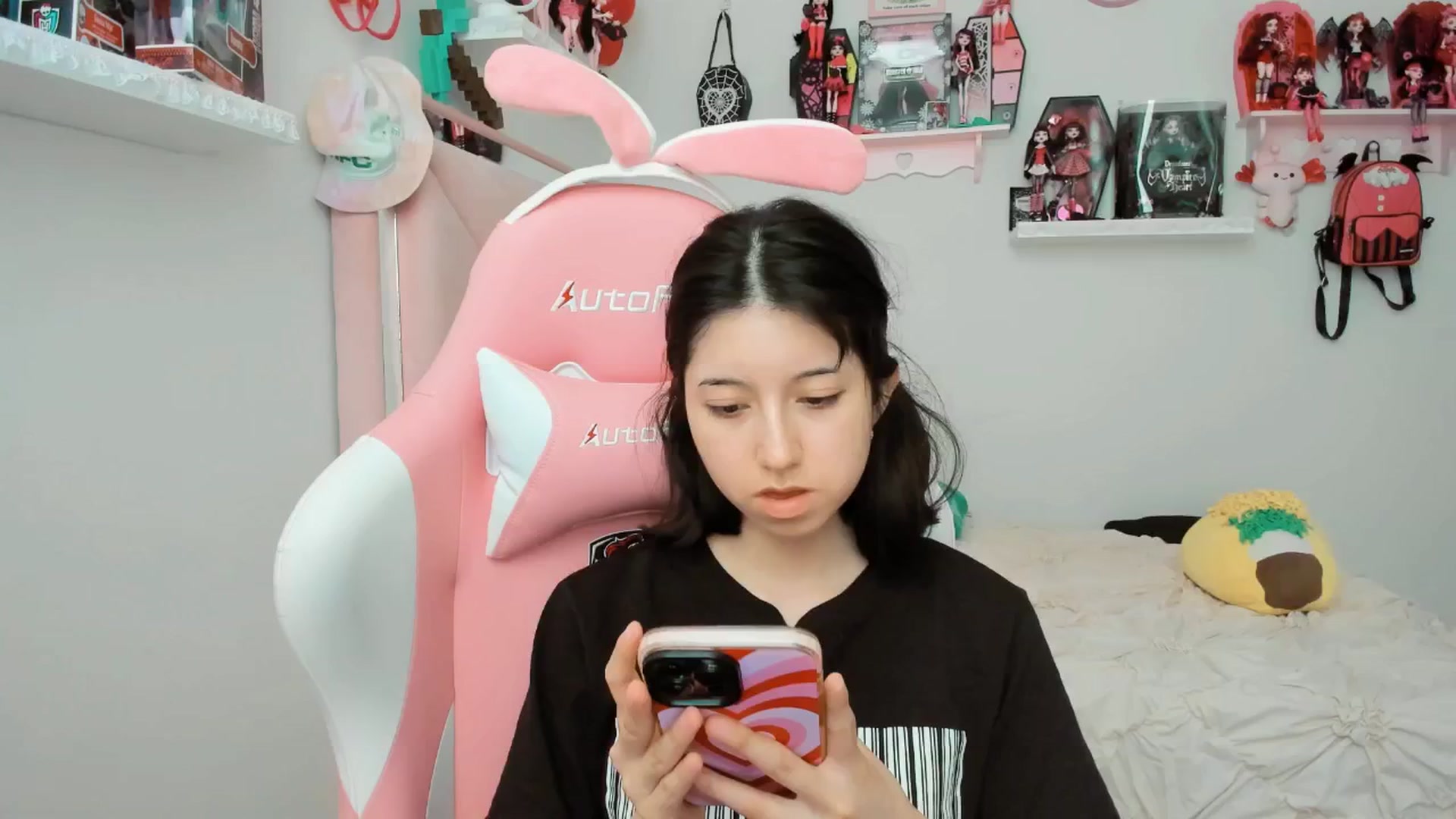 Gallery image thumbnail from Cherrycute666's myfreecams stream on, 03/14/2025, 23:48 image 16 of 20