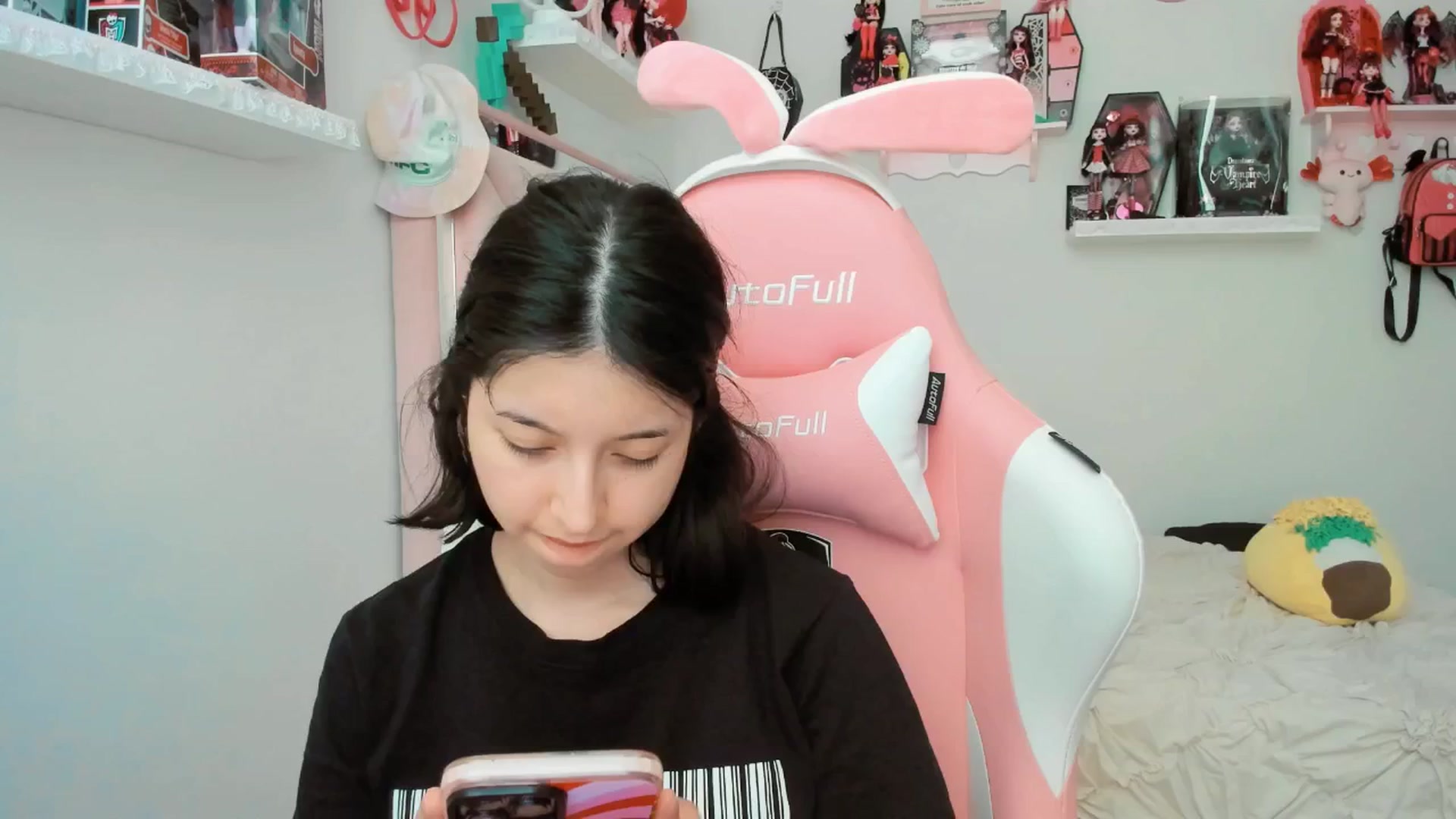 Gallery image thumbnail from Cherrycute666's myfreecams stream on, 03/14/2025, 23:48 image 18 of 20