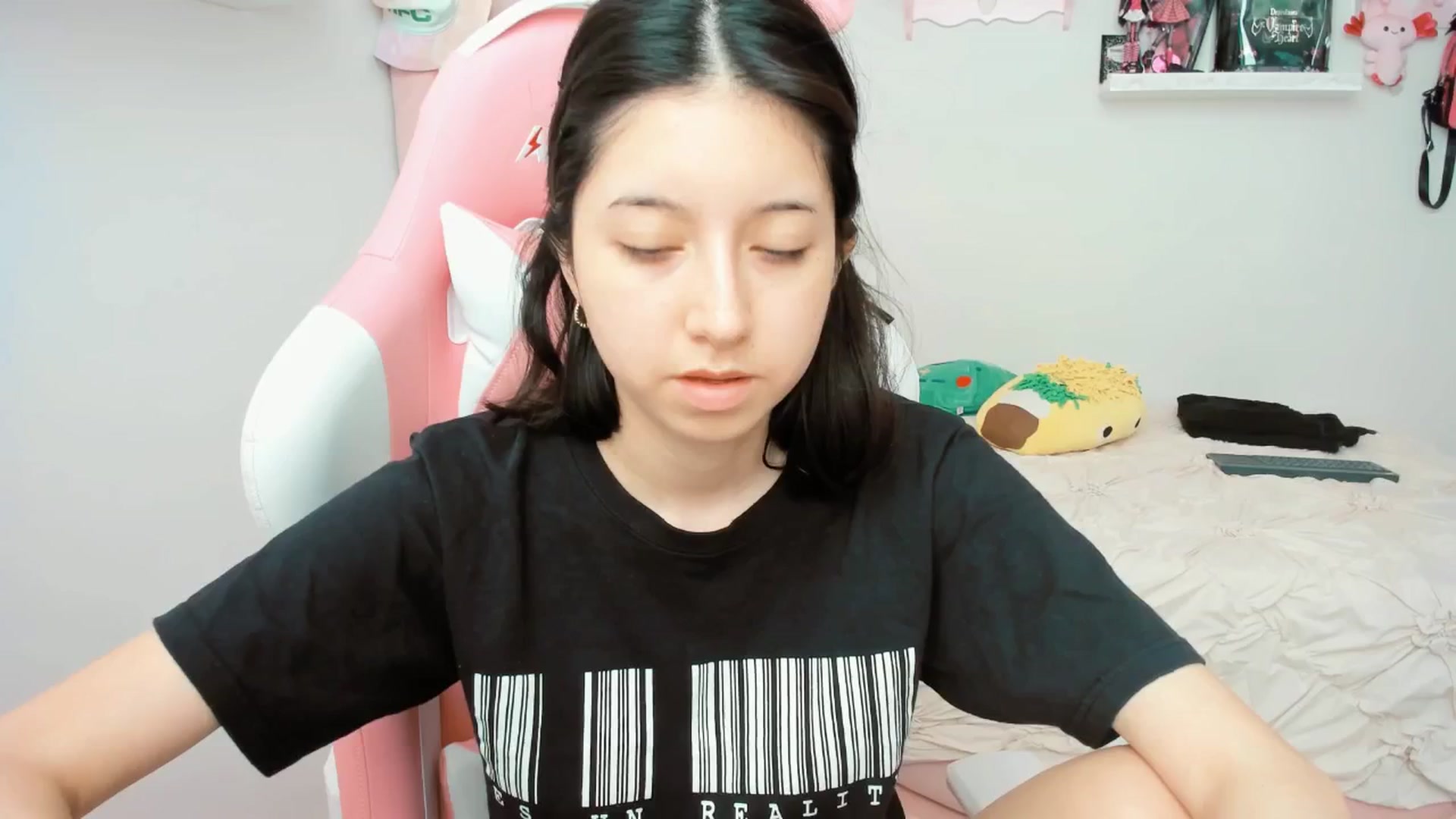 Gallery image thumbnail from Cherrycute666's myfreecams stream on, 03/14/2025, 23:48 image 3 of 20