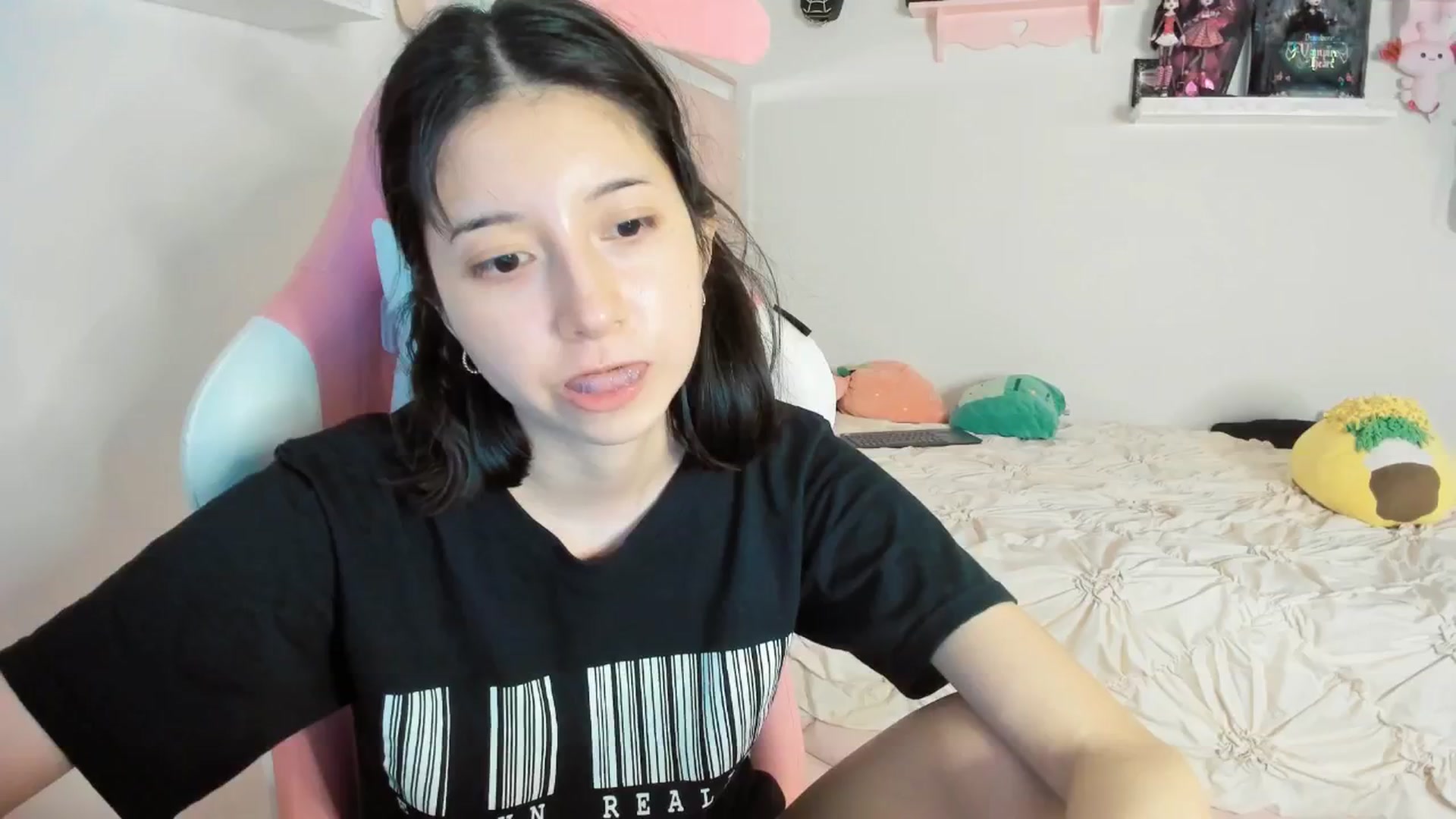 Gallery image thumbnail from Cherrycute666's myfreecams stream on, 03/15/2025, 02:24 image 15 of 20
