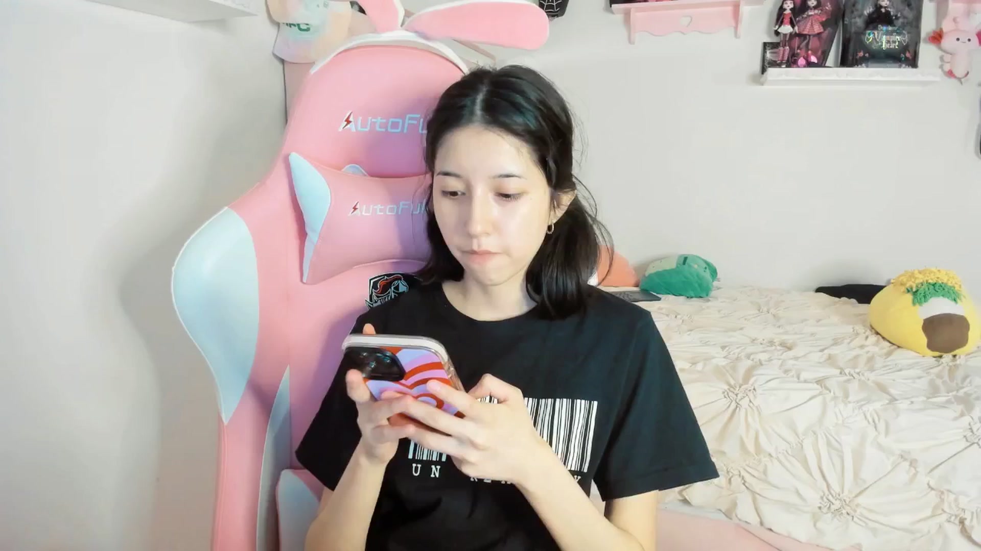 Gallery image thumbnail from Cherrycute666's myfreecams stream on, 03/15/2025, 02:24 image 5 of 20