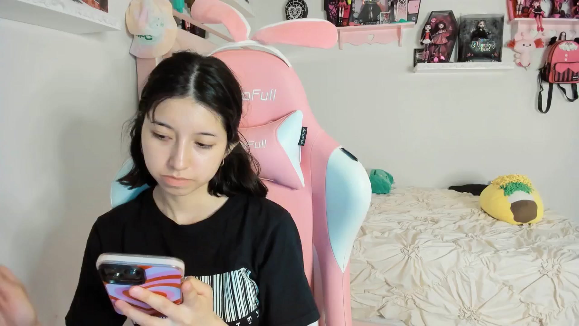 Gallery image thumbnail from Cherrycute666's myfreecams stream on, 03/15/2025, 02:24 image 1 of 20
