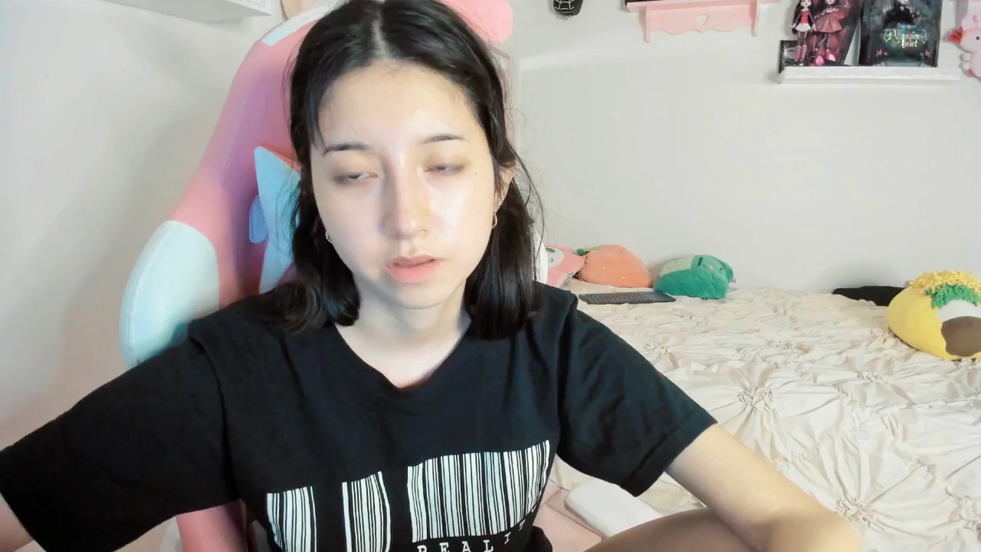Gallery image thumbnail from Cherrycute666's myfreecams stream on, 03/15/2025, 02:24 image 16 of 20