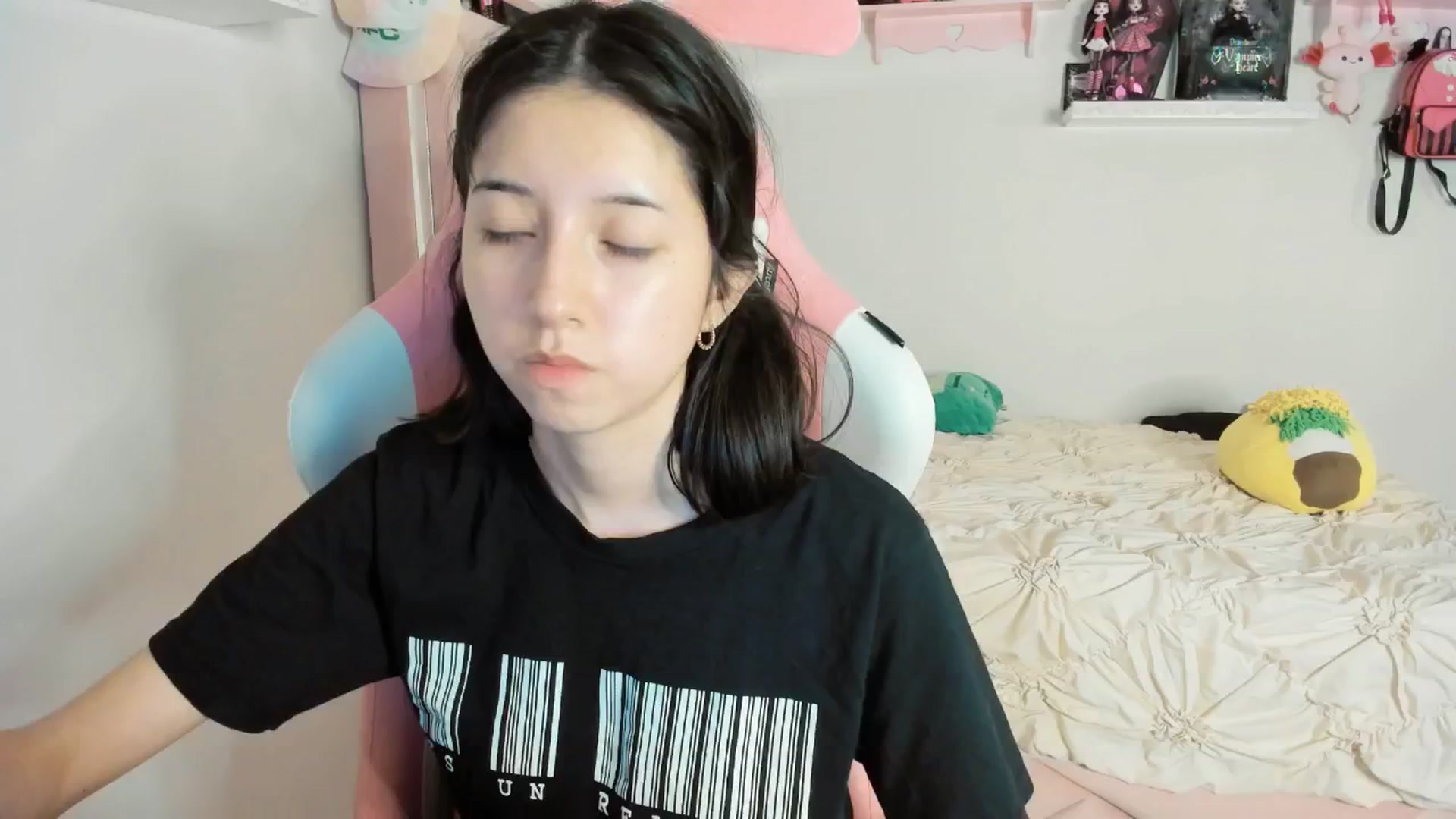 Gallery image thumbnail from Cherrycute666's myfreecams stream on, 03/15/2025, 02:24 image 18 of 20