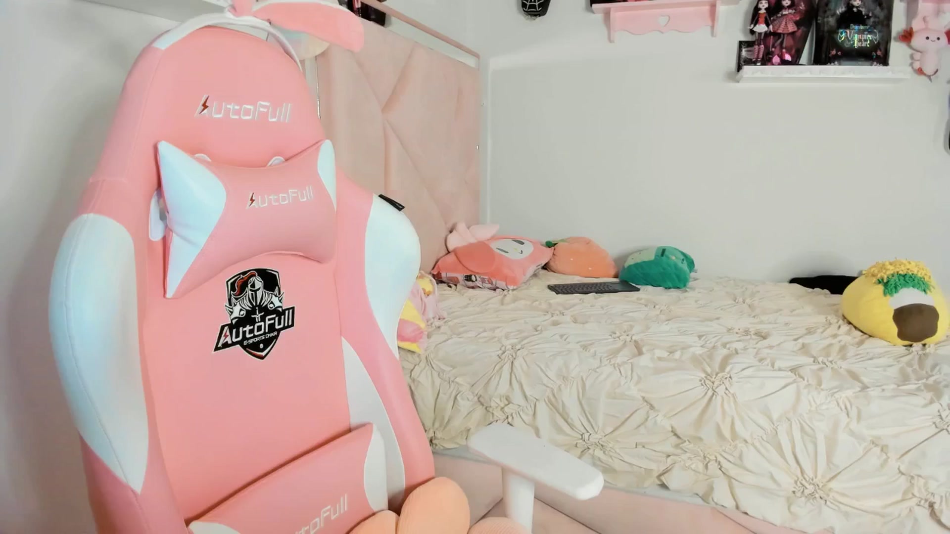 Gallery image thumbnail from Cherrycute666's myfreecams stream on, 03/15/2025, 02:24 image 7 of 20