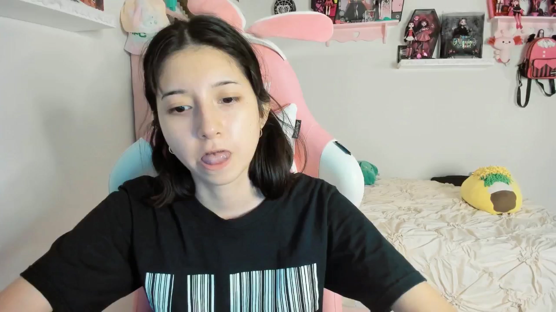 Gallery image thumbnail from Cherrycute666's myfreecams stream on, 03/15/2025, 02:24 image 2 of 20
