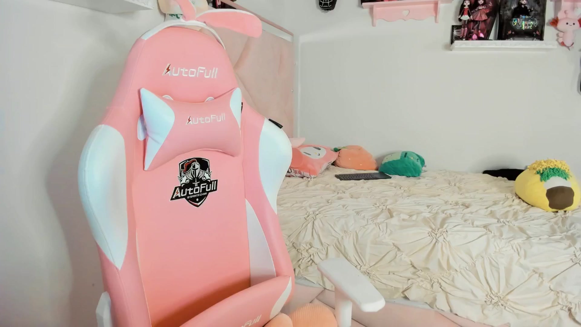 Gallery image thumbnail from Cherrycute666's myfreecams stream on, 03/15/2025, 02:24 image 4 of 20