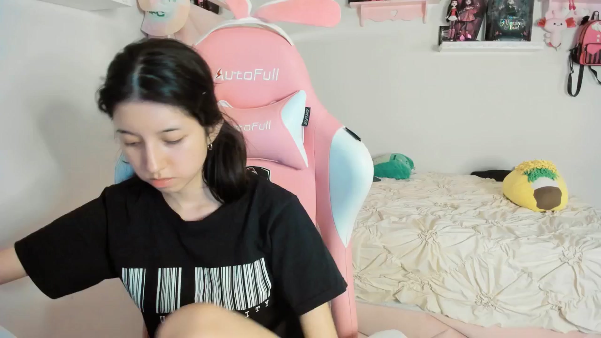 Gallery image thumbnail from Cherrycute666's myfreecams stream on, 03/15/2025, 08:45 image 1 of 20