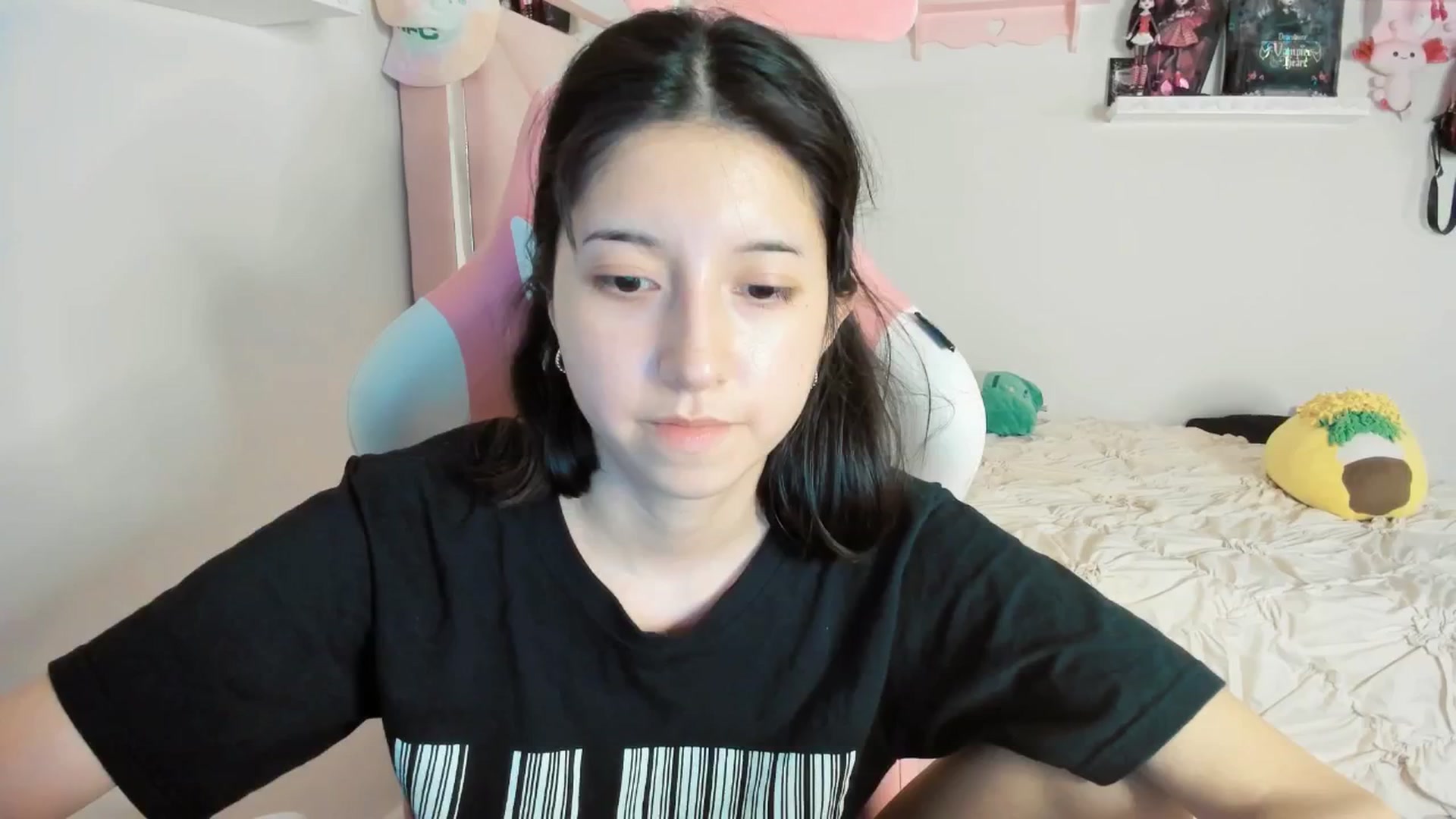 Gallery image thumbnail from Cherrycute666's myfreecams stream on, 03/15/2025, 08:45 image 2 of 20