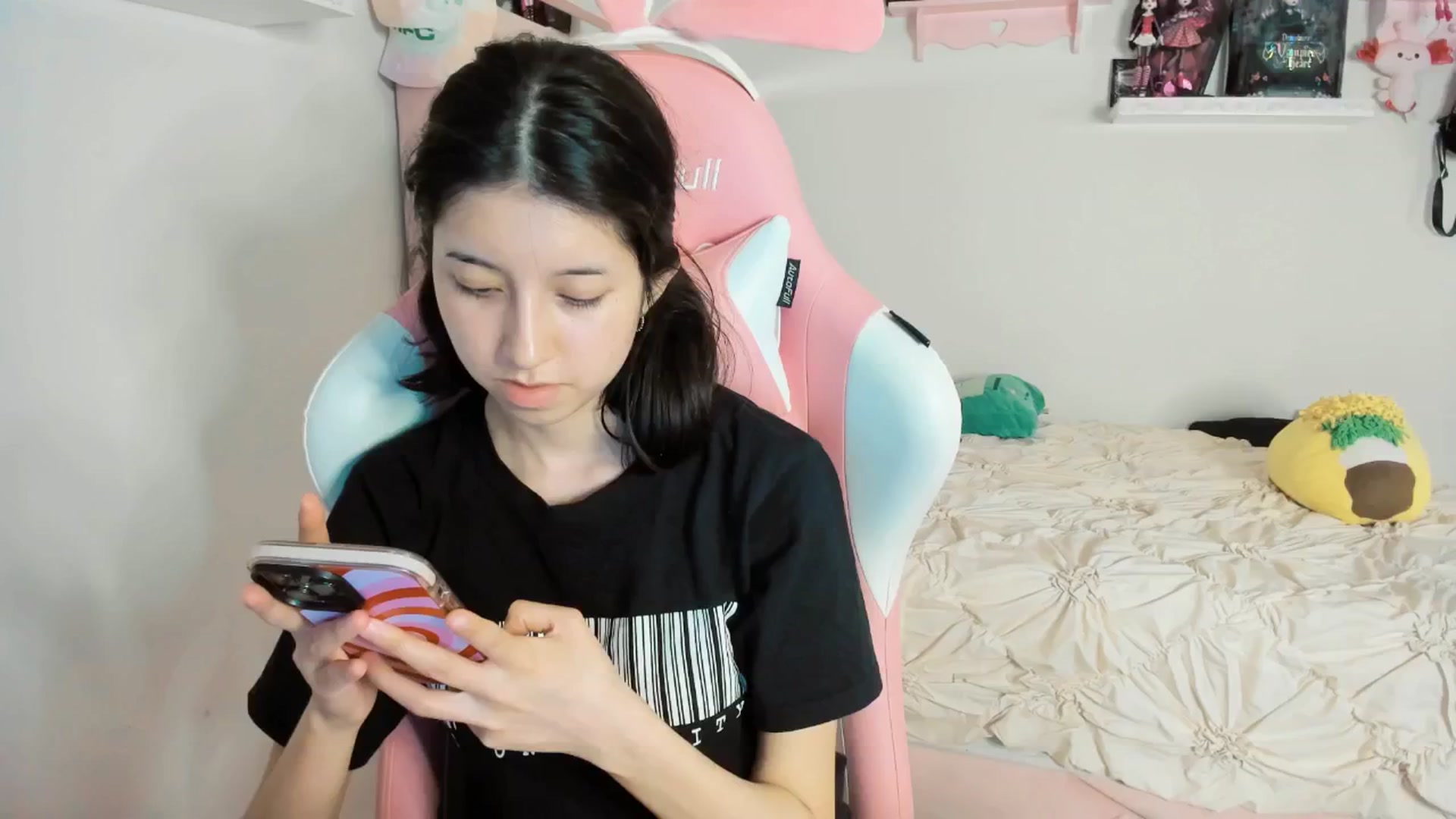 Gallery image thumbnail from Cherrycute666's myfreecams stream on, 03/15/2025, 08:45 image 5 of 20