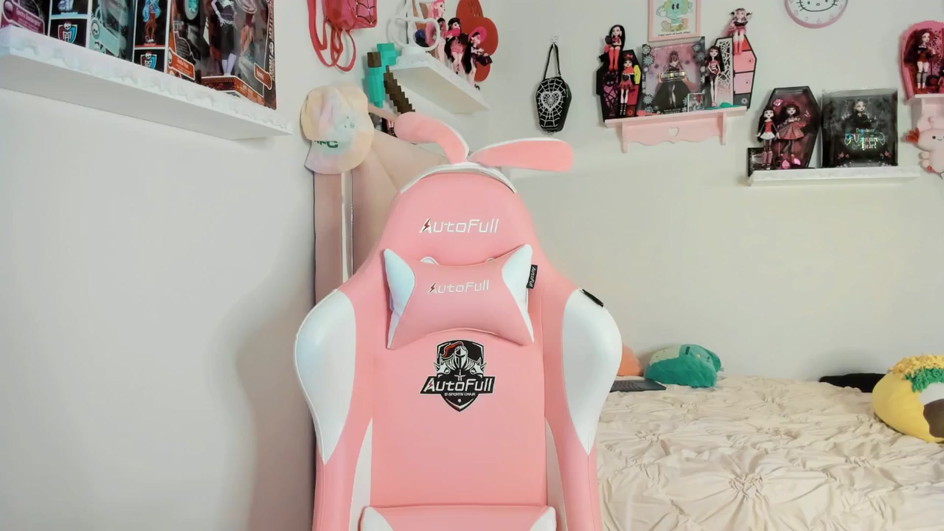 Gallery image thumbnail from Cherrycute666's myfreecams stream on, 03/15/2025, 08:45 image 4 of 20