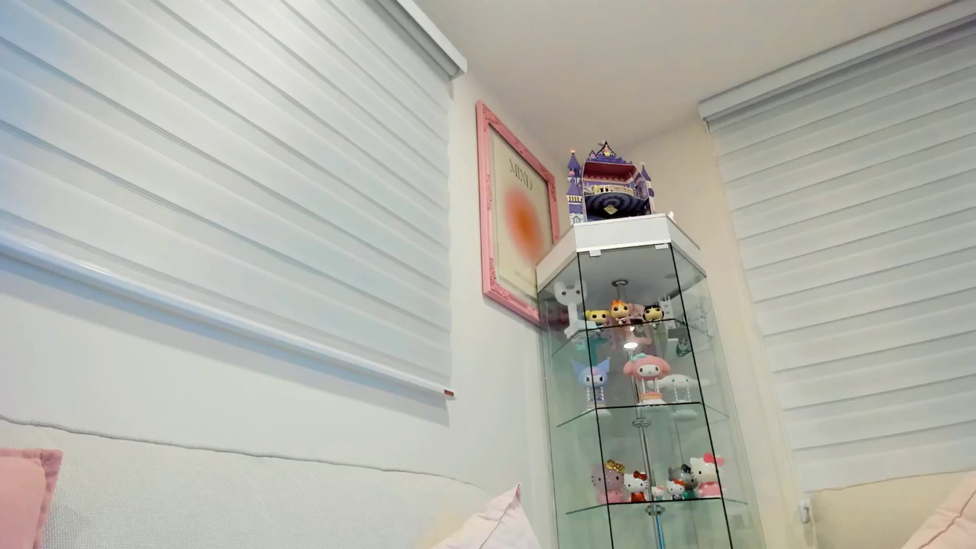 Gallery image thumbnail from Cherrycute666's myfreecams stream on, 03/15/2025, 08:45 image 15 of 20