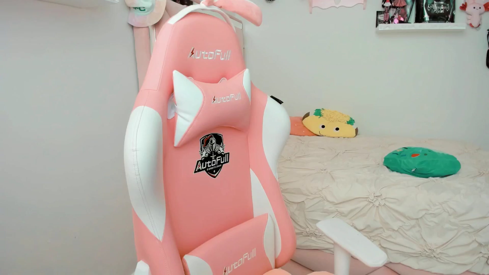 Gallery image thumbnail from Cherrycute666's myfreecams stream on, 03/16/2025, 22:44 image 8 of 20
