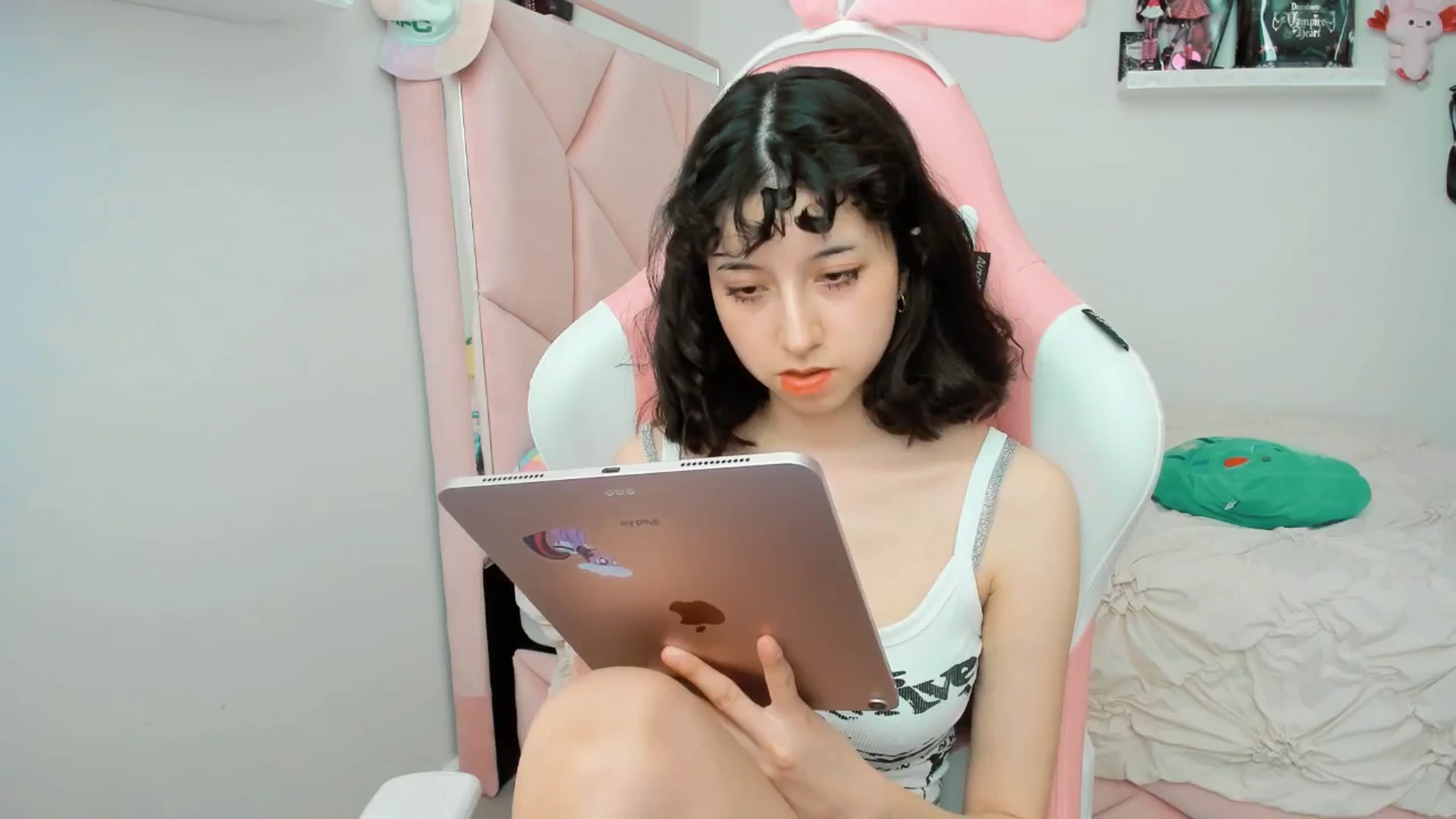 Gallery image thumbnail from Cherrycute666's myfreecams stream on, 03/16/2025, 22:44 image 19 of 20