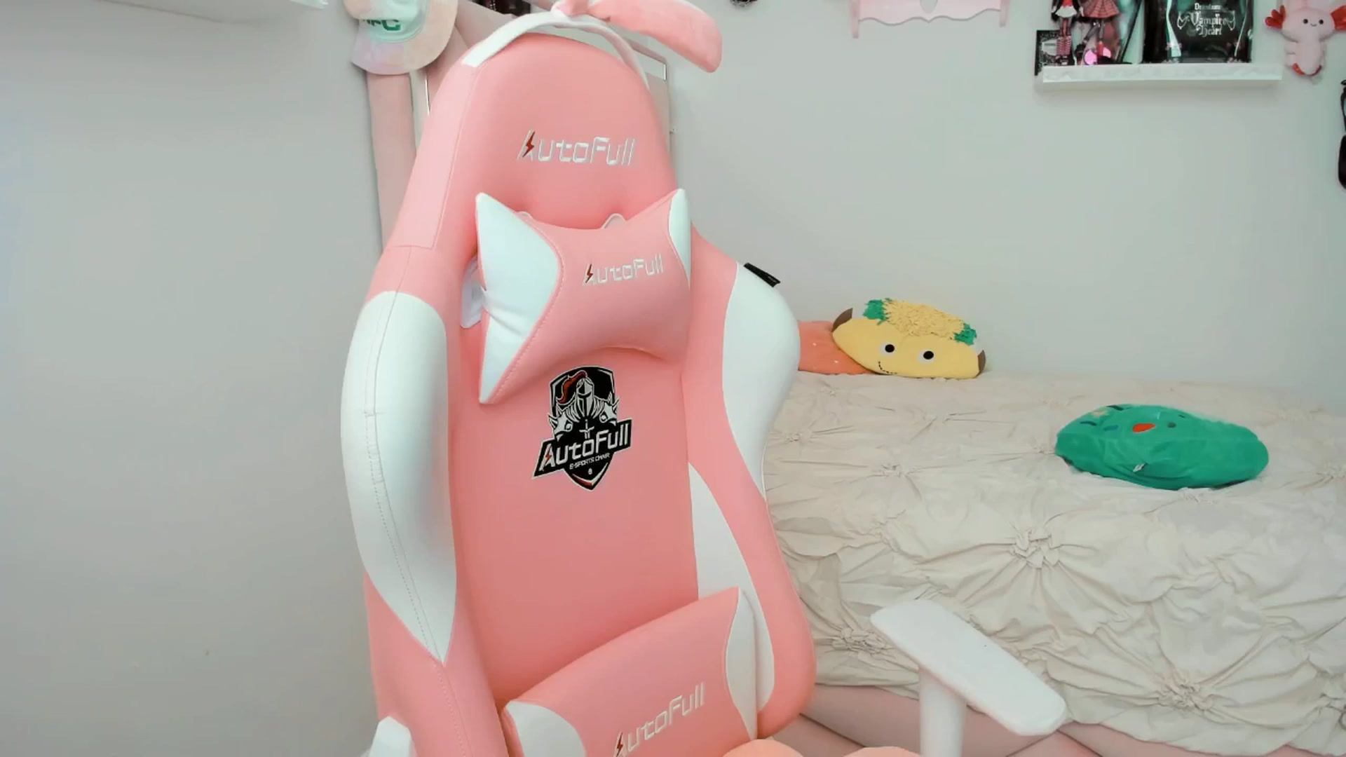 Gallery image thumbnail from Cherrycute666's myfreecams stream on, 03/16/2025, 22:44 image 14 of 20
