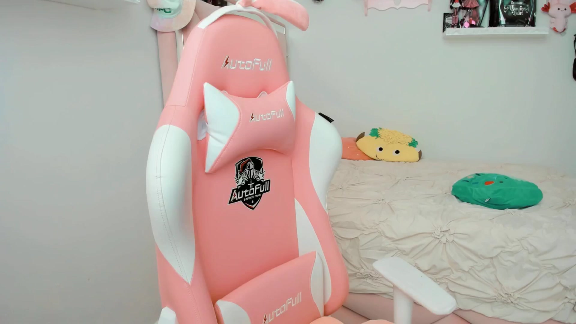 Gallery image thumbnail from Cherrycute666's myfreecams stream on, 03/16/2025, 22:44 image 11 of 20