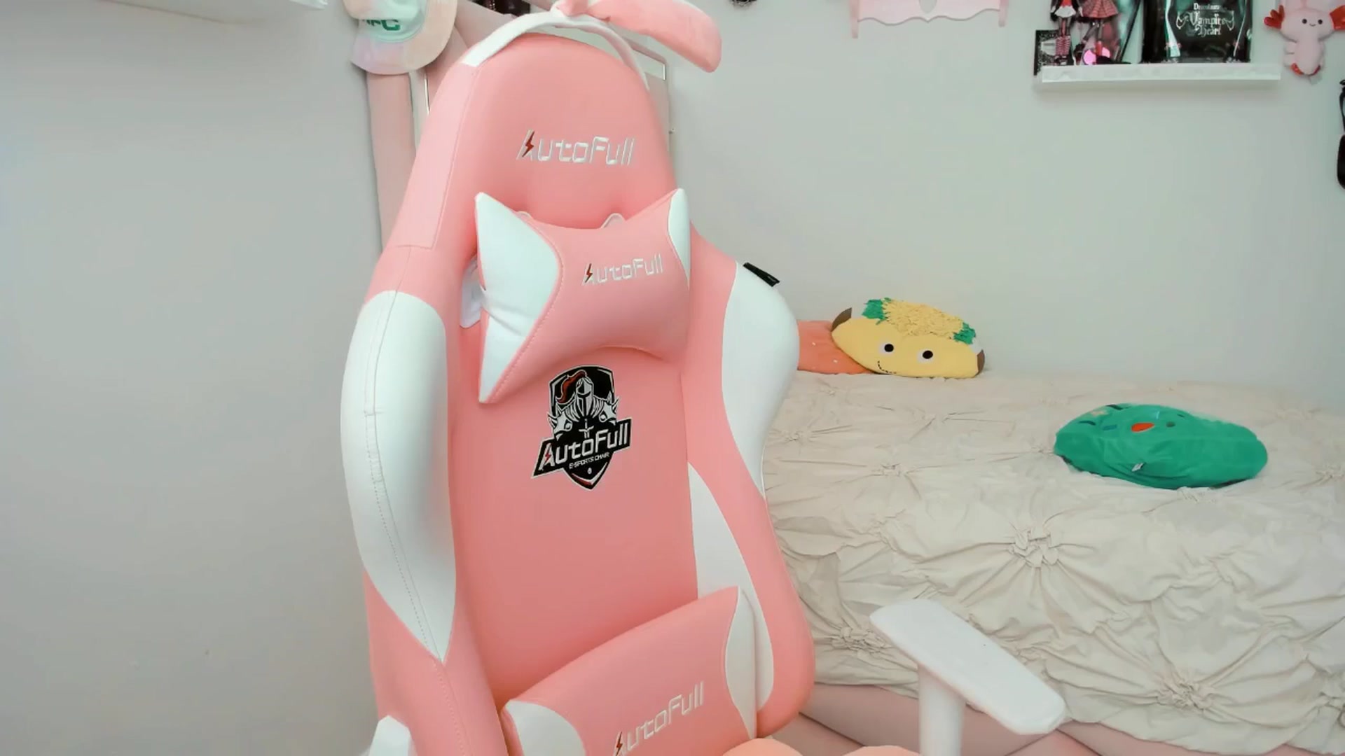 Gallery image thumbnail from Cherrycute666's myfreecams stream on, 03/16/2025, 22:44 image 9 of 20