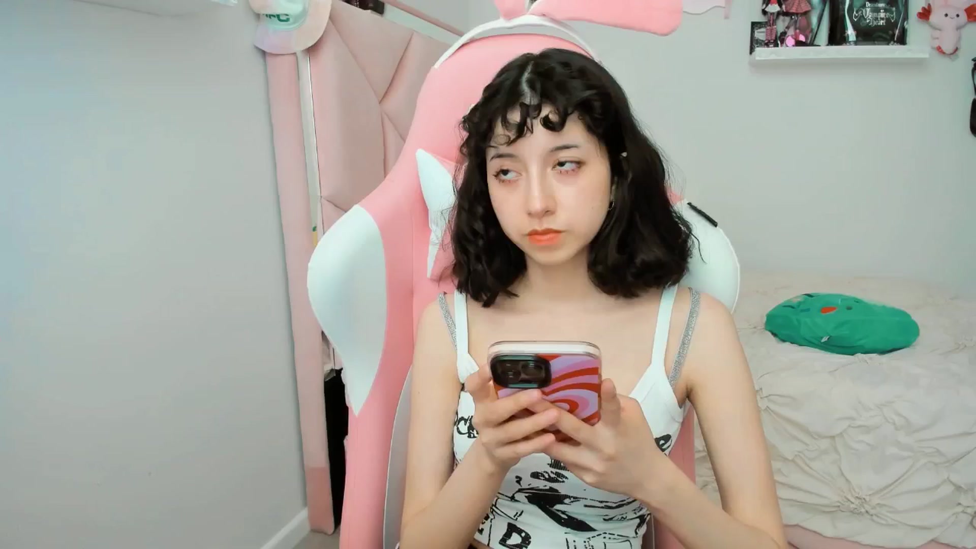 Gallery image thumbnail from Cherrycute666's myfreecams stream on, 03/17/2025, 24:02 image 1 of 20