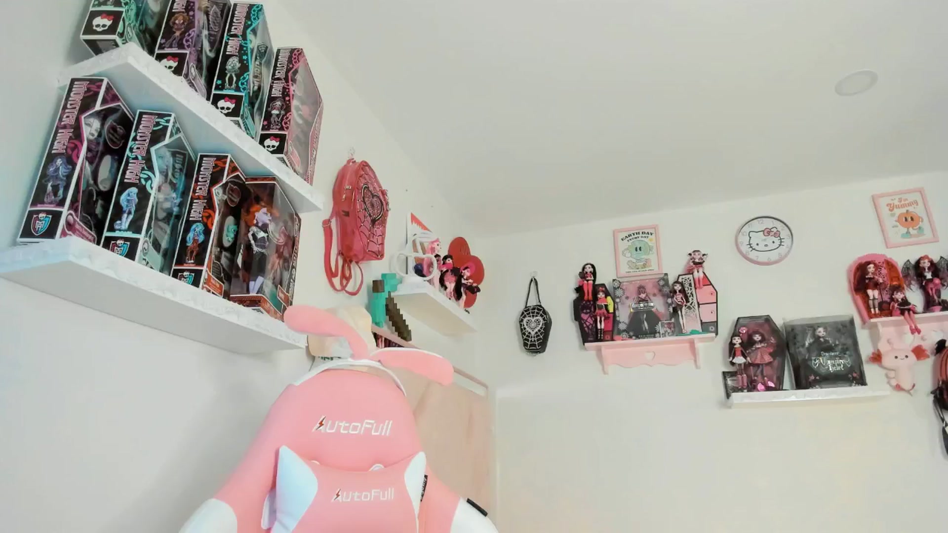 Gallery image thumbnail from Cherrycute666's myfreecams stream on, 03/17/2025, 07:46 image 14 of 20
