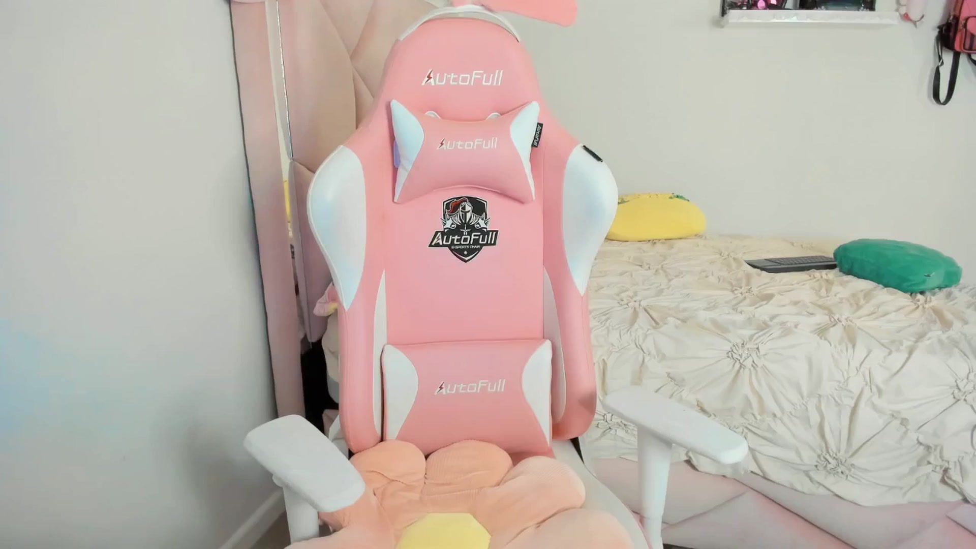 Gallery image thumbnail from Cherrycute666's myfreecams stream on, 03/17/2025, 07:46 image 4 of 20