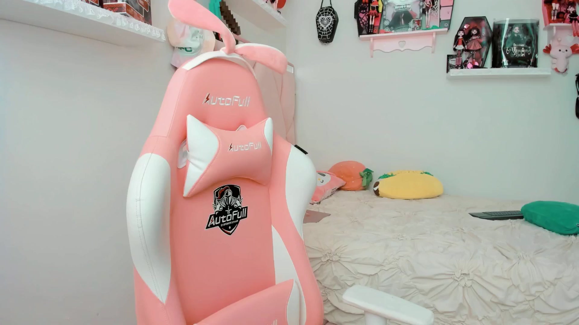 Gallery image thumbnail from Cherrycute666's myfreecams stream on, 03/17/2025, 19:55 image 10 of 20