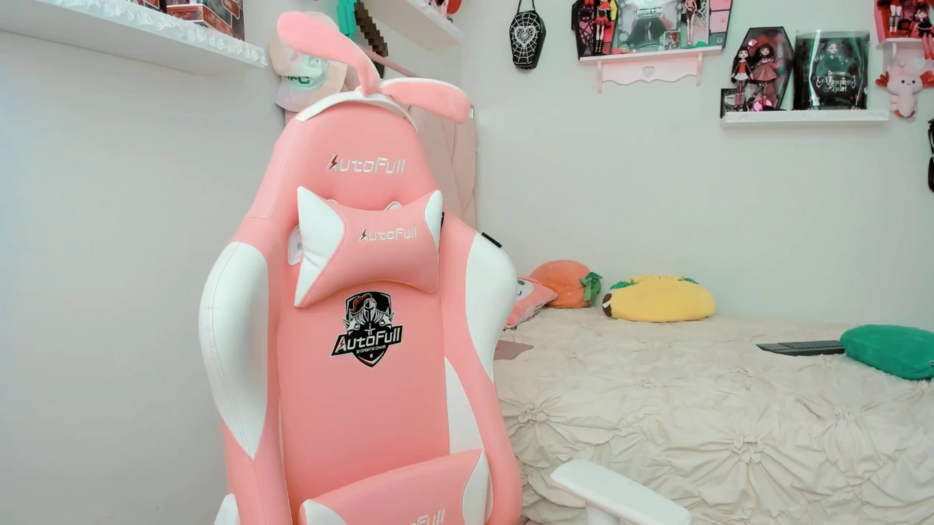 Gallery image thumbnail from Cherrycute666's myfreecams stream on, 03/17/2025, 19:55 image 8 of 20