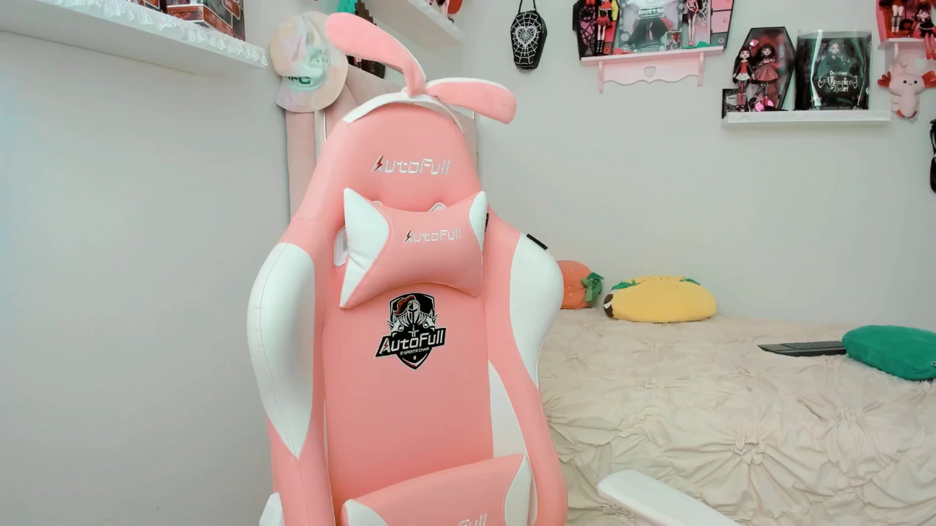 Gallery image thumbnail from Cherrycute666's myfreecams stream on, 03/17/2025, 19:55 image 6 of 20