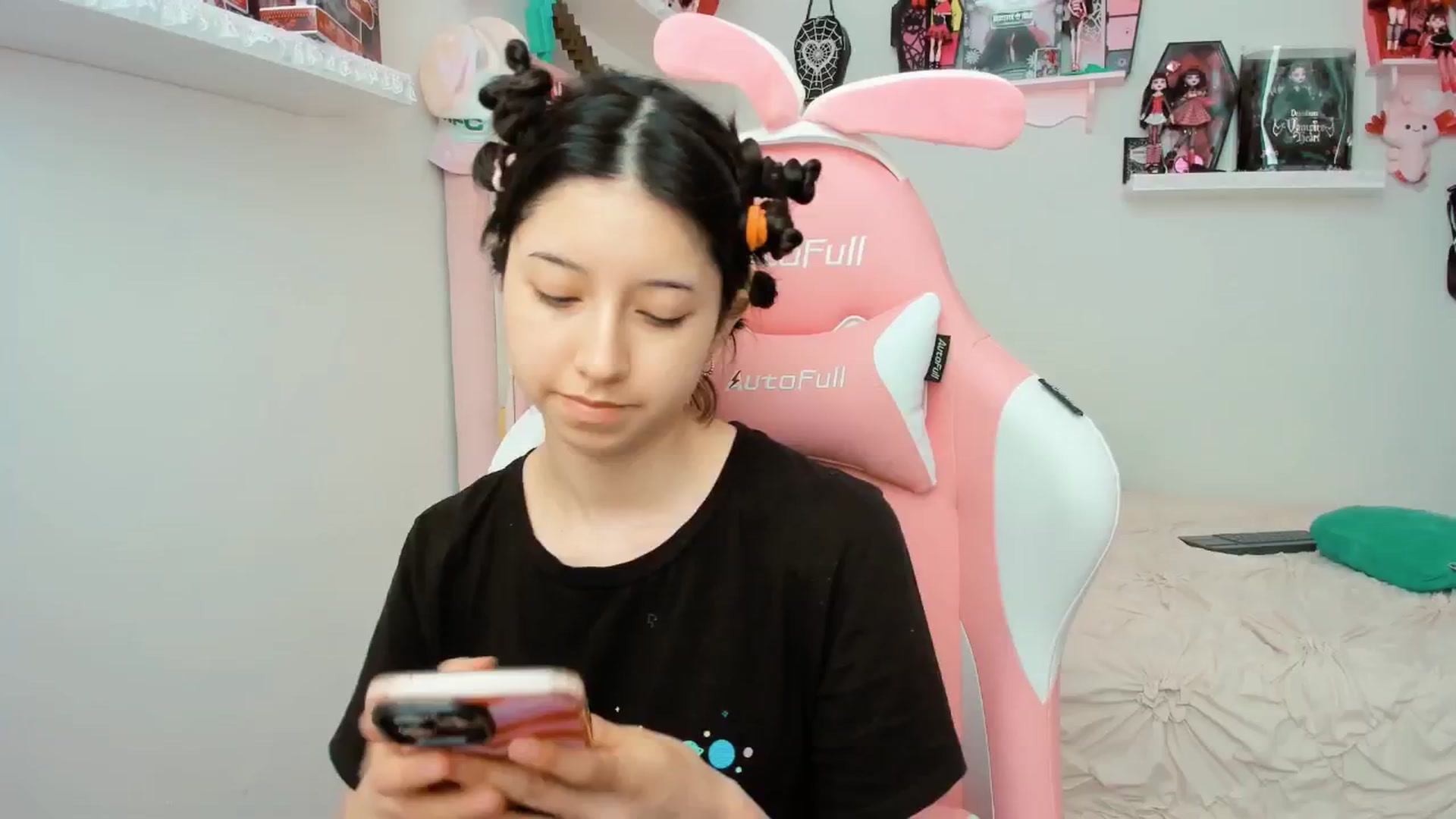 Gallery image thumbnail from Cherrycute666's myfreecams stream on, 03/17/2025, 19:55 image 14 of 20
