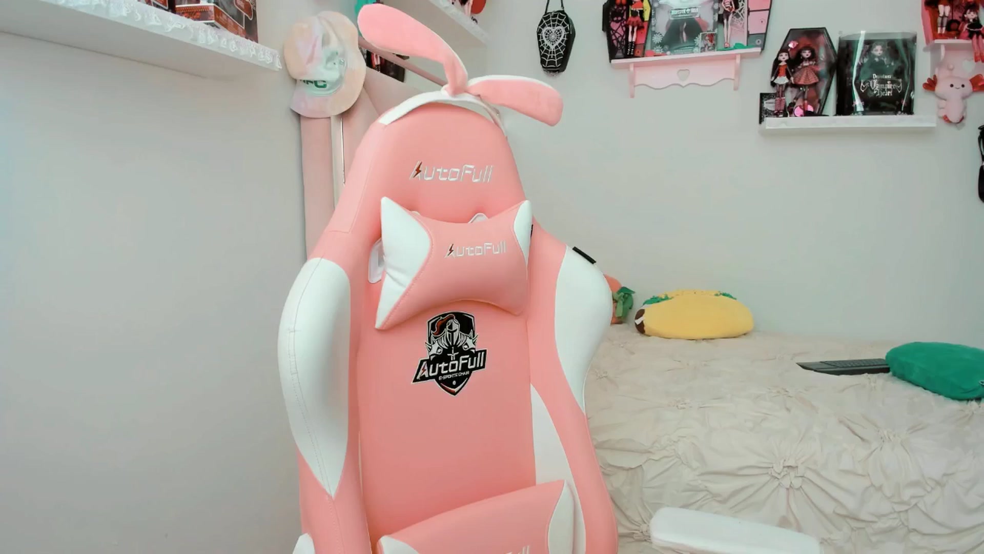 Gallery image thumbnail from Cherrycute666's myfreecams stream on, 03/17/2025, 19:55 image 13 of 20