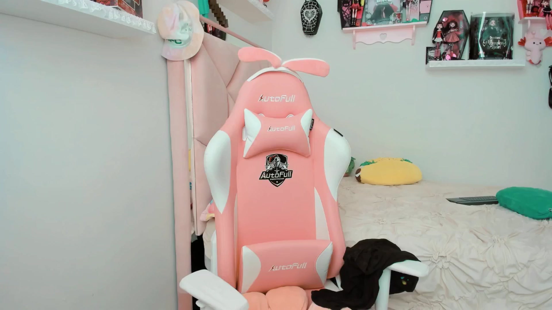 Gallery image thumbnail from Cherrycute666's myfreecams stream on, 03/17/2025, 19:55 image 20 of 20