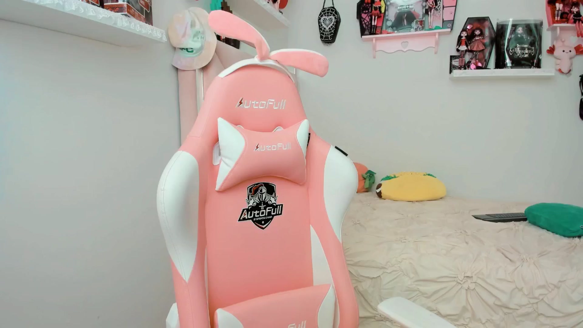 Gallery image thumbnail from Cherrycute666's myfreecams stream on, 03/17/2025, 19:55 image 5 of 20