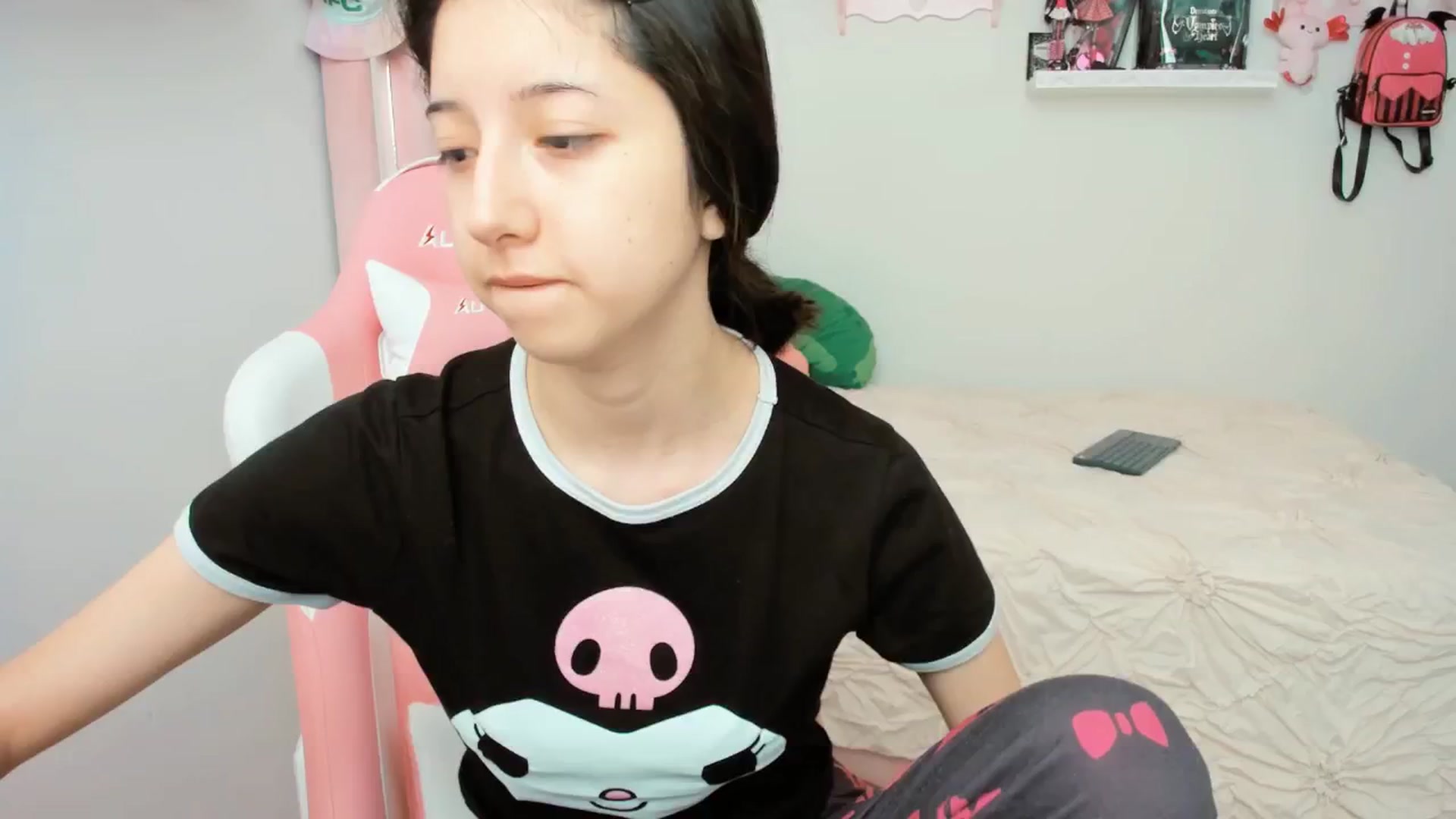 Gallery image thumbnail from Cherrycute666's myfreecams stream on, 03/19/2025, 21:05 image 2 of 20