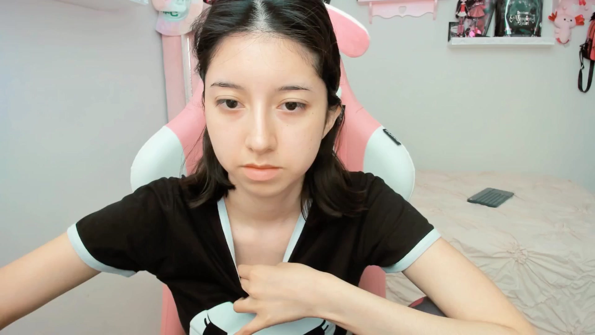 Gallery image thumbnail from Cherrycute666's myfreecams stream on, 03/19/2025, 21:05 image 11 of 20