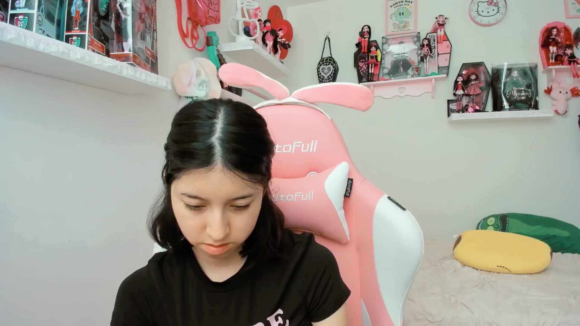 Gallery image thumbnail from Cherrycute666's myfreecams stream on, 03/20/2025, 19:58 image 3 of 20