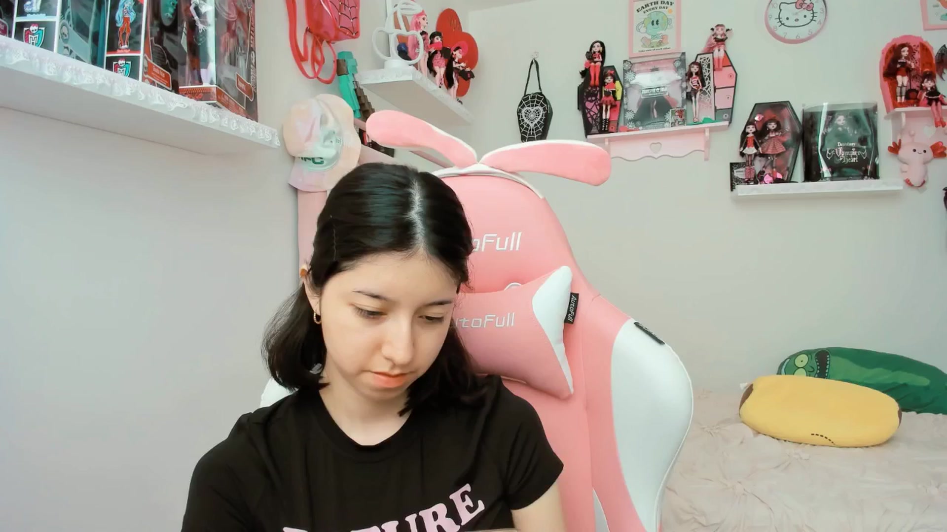 Gallery image thumbnail from Cherrycute666's myfreecams stream on, 03/20/2025, 19:58 image 2 of 20