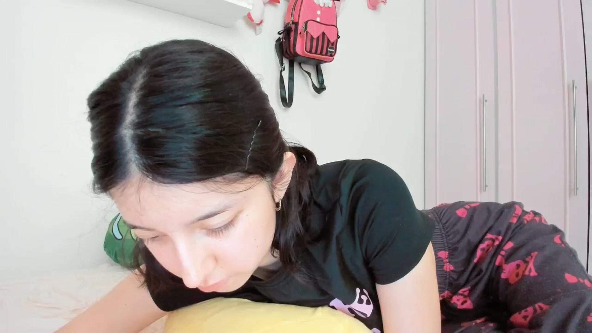 Gallery image thumbnail from Cherrycute666's myfreecams stream on, 03/20/2025, 23:32 image 19 of 20