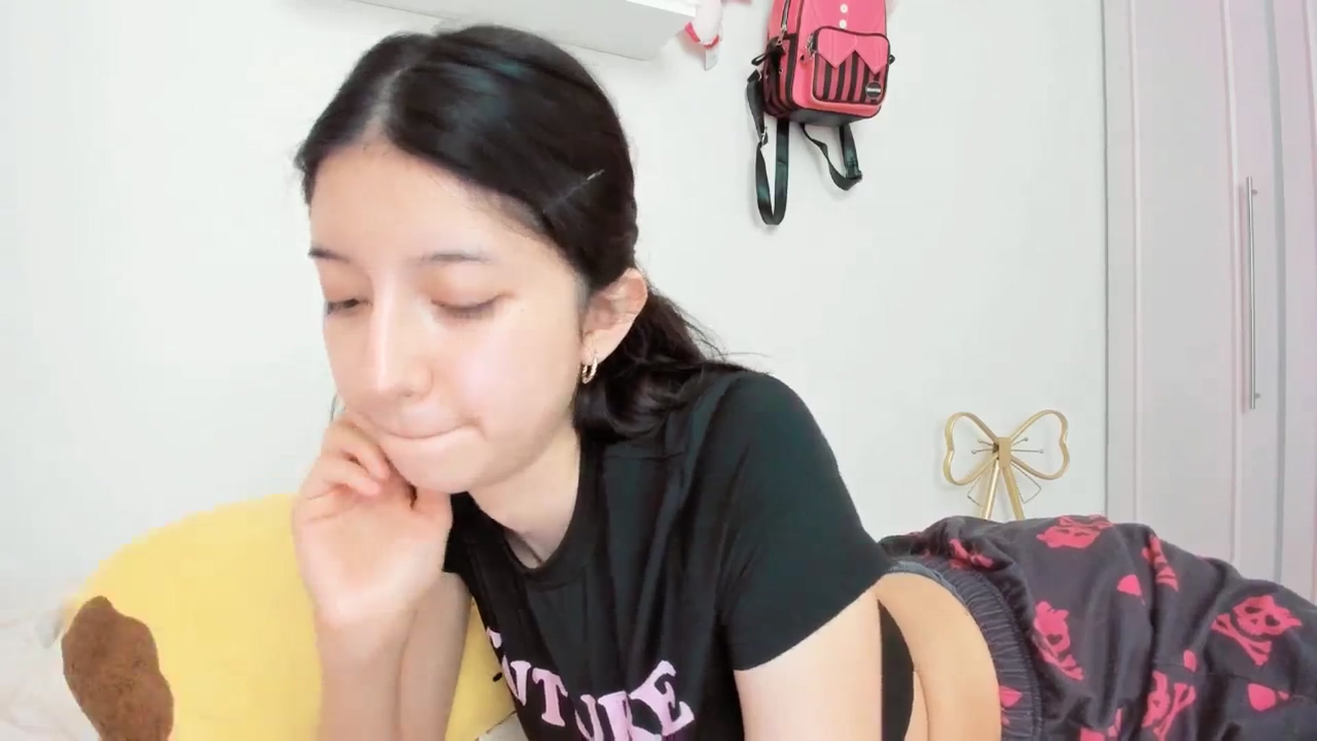 Gallery image thumbnail from Cherrycute666's myfreecams stream on, 03/20/2025, 23:32 image 11 of 20