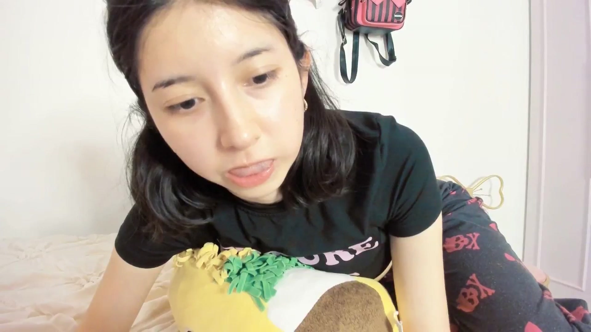 Gallery image thumbnail from Cherrycute666's myfreecams stream on, 03/21/2025, 03:31 image 14 of 20