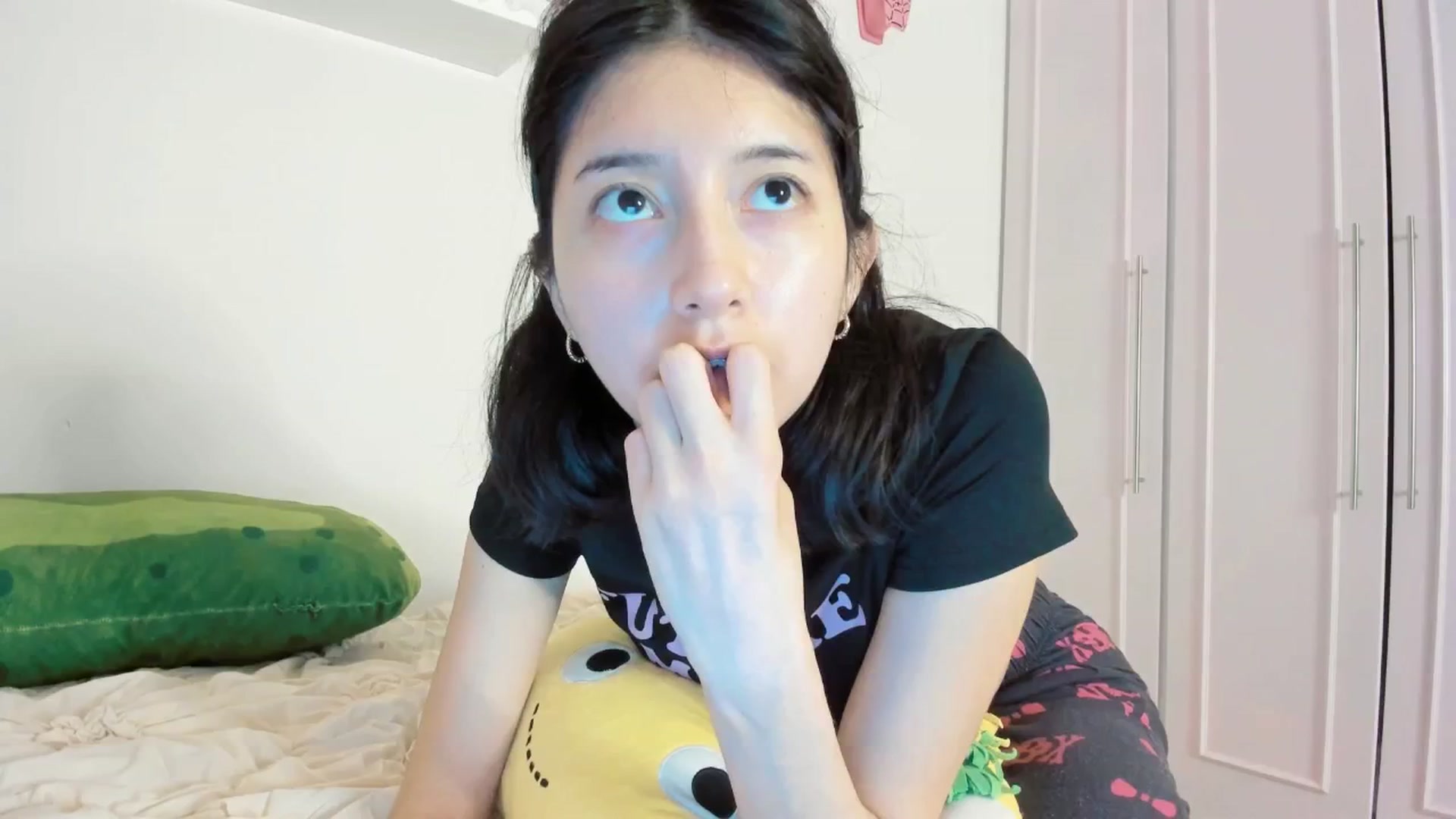 Gallery image thumbnail from Cherrycute666's myfreecams stream on, 03/21/2025, 04:46 image 14 of 20